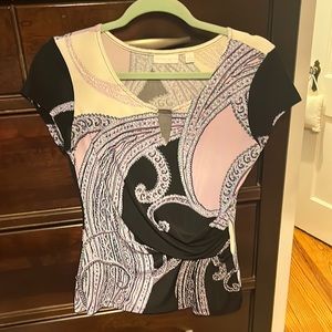 Beautiful pattern knit blouse with neckline detail size S